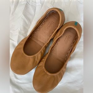 Tieks size 8 camel